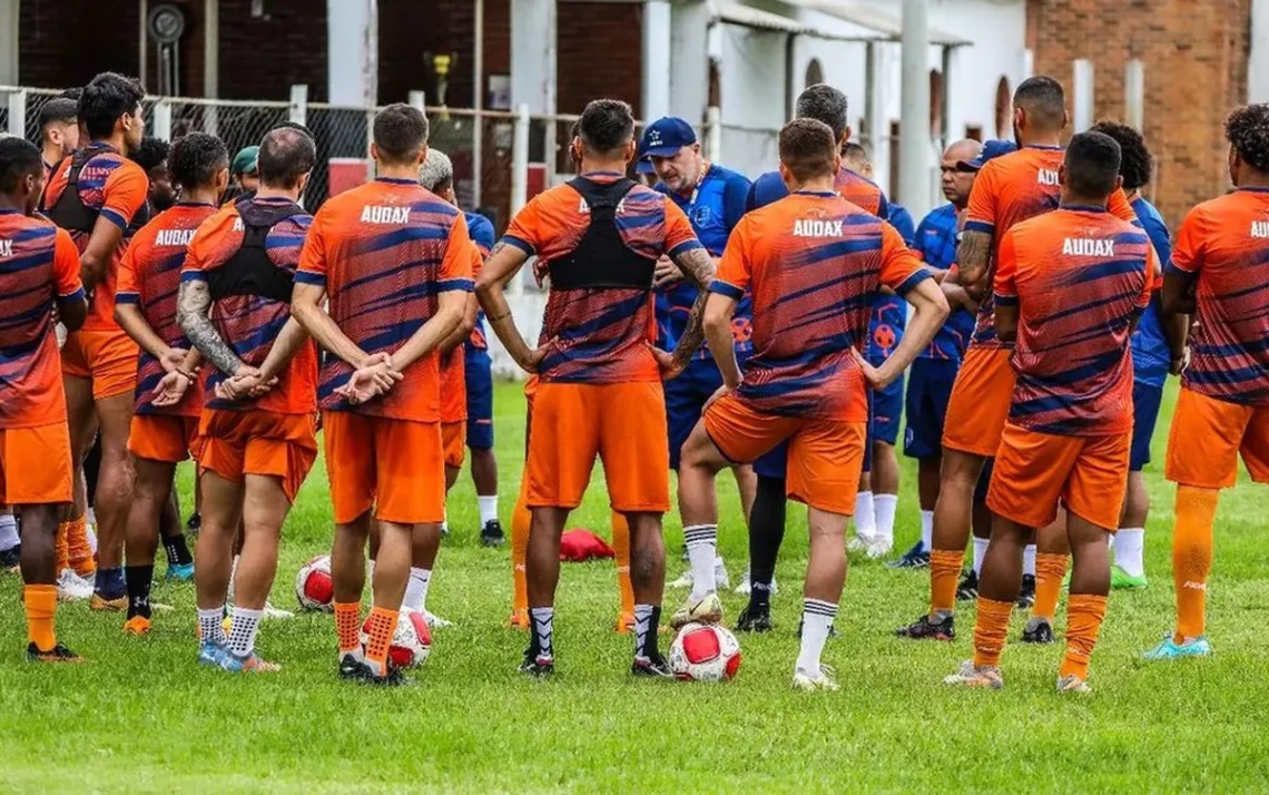 piores dos estaduais, últimos colocados, clubes zerados, pontuação negativa, campanha do Atlético de Cajazeiras, goleadas sofridas, Flamengo sem glória, rebaixados, lanternas dos estaduais