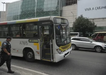 norma, aprovada, Câmara, capital, inconstitucional, interferir, gestão, competência, chefe, Executivo, prejuízo, entendimento, fixado, Supremo, Tribunal Federal, tema, repercussão, geral, usurpa, competência, lei, despesas, concessionárias, implantação, curso, motoristas, cobradores, fiscais, transporte público